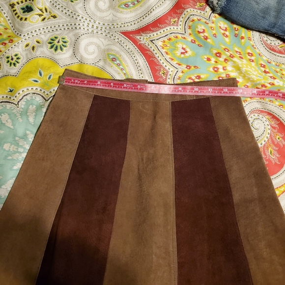 Suede striped mini skirt with full zippered back - Picture 2 of 7